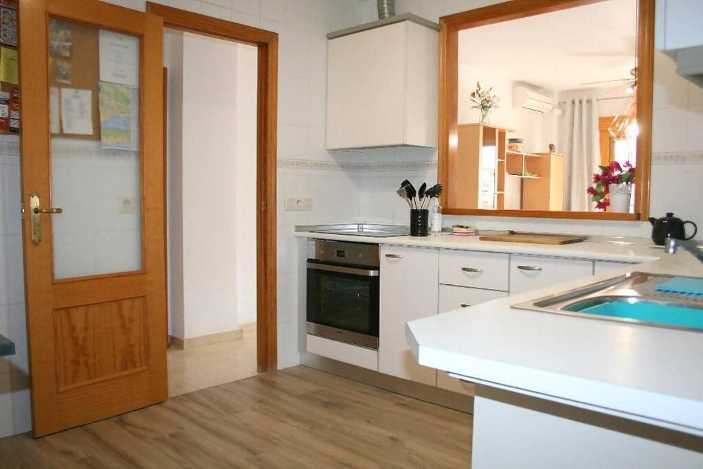 Beachside Apartment In The Centre Of El Campello Exteriér fotografie